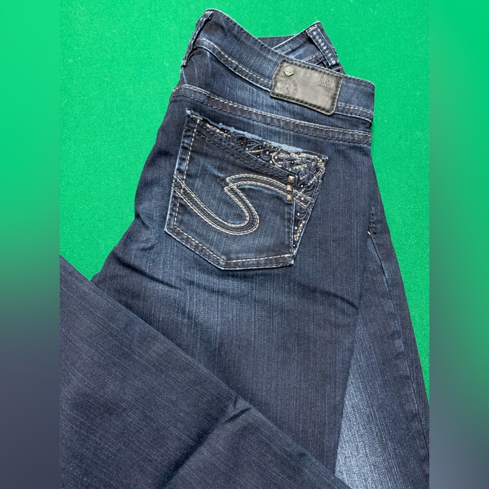 Silver Jeans - Suki 17” Dark denim with pocket embellishments